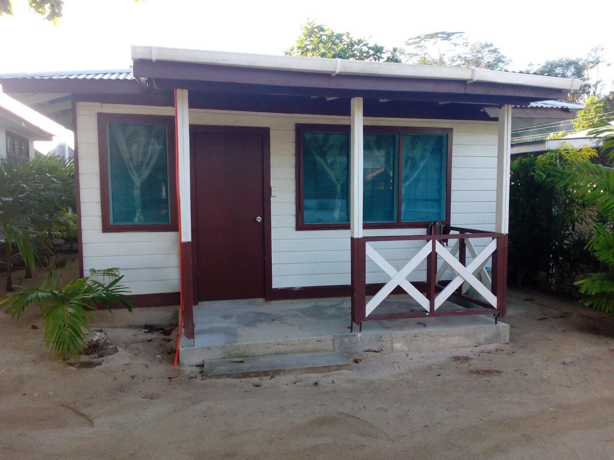 Hôtel Vacations Beach Fale à Manase Extérieur photo